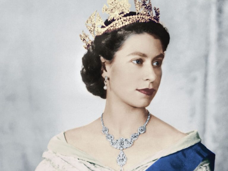 the-brief-history-of-queen-elizabeth-ii-ratu-kesayangan-masyarakat