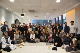 Buka Bersama Dengan Komunitas Muslim London 3 - Education Republic