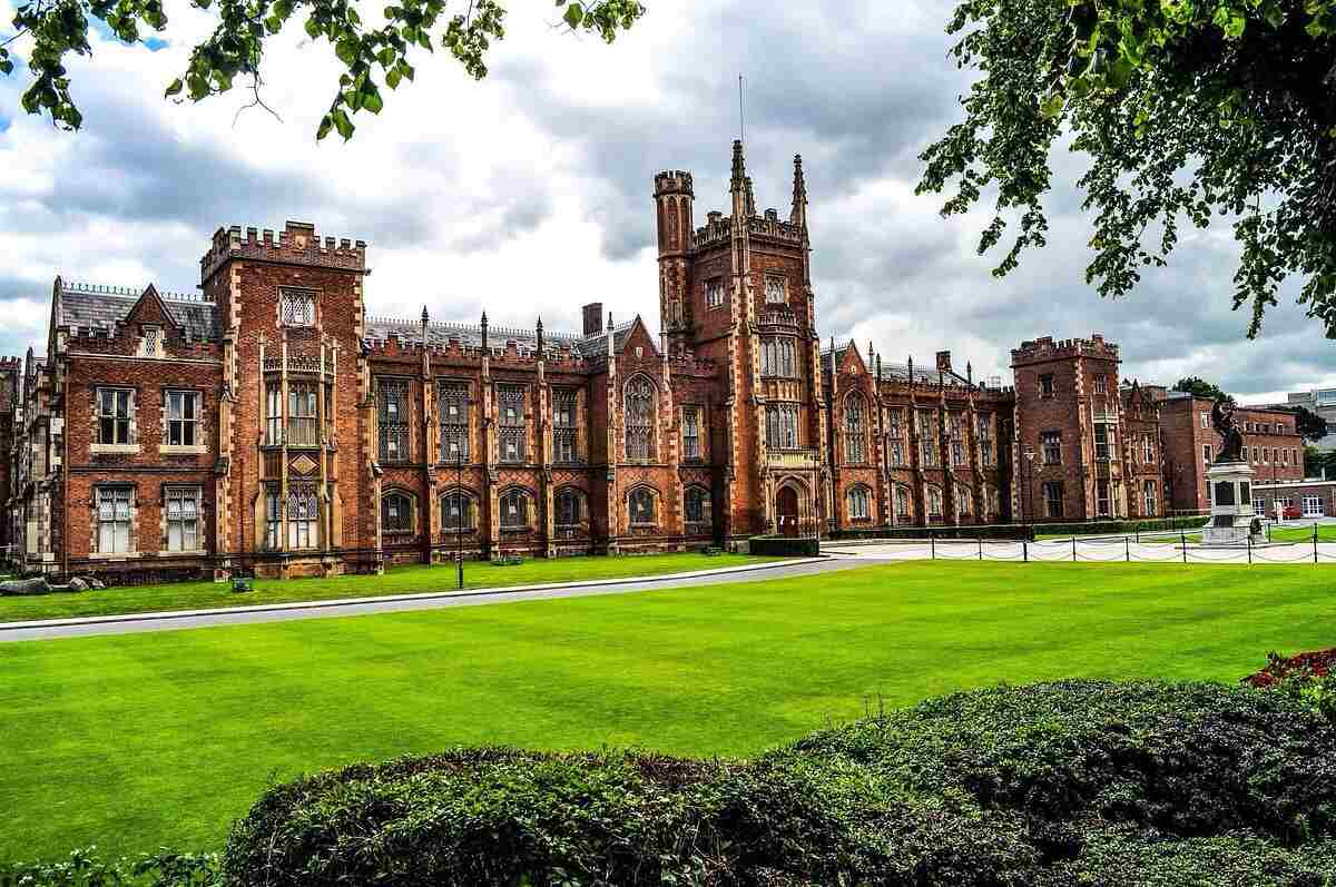 Syarat Cara Daftar Kuliah Queens University Belfast 2023 - Education Republic
