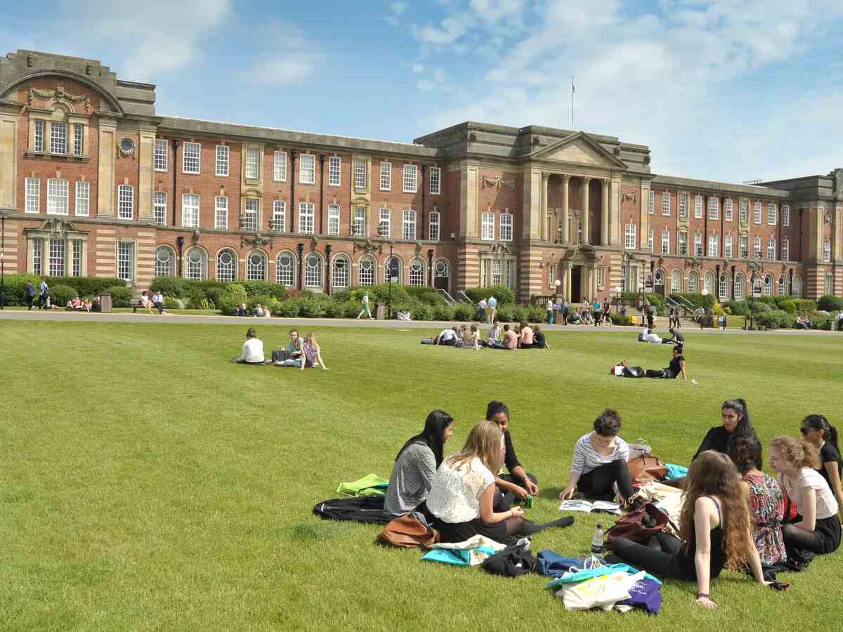 Beasiswa Kuliah Leeds Beckett University 2024 - Education Republic